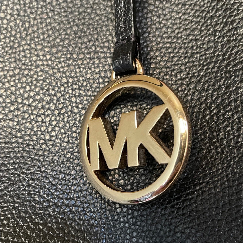 Michael Kors Karson Leather Handbag in black - Picture 3 of 14